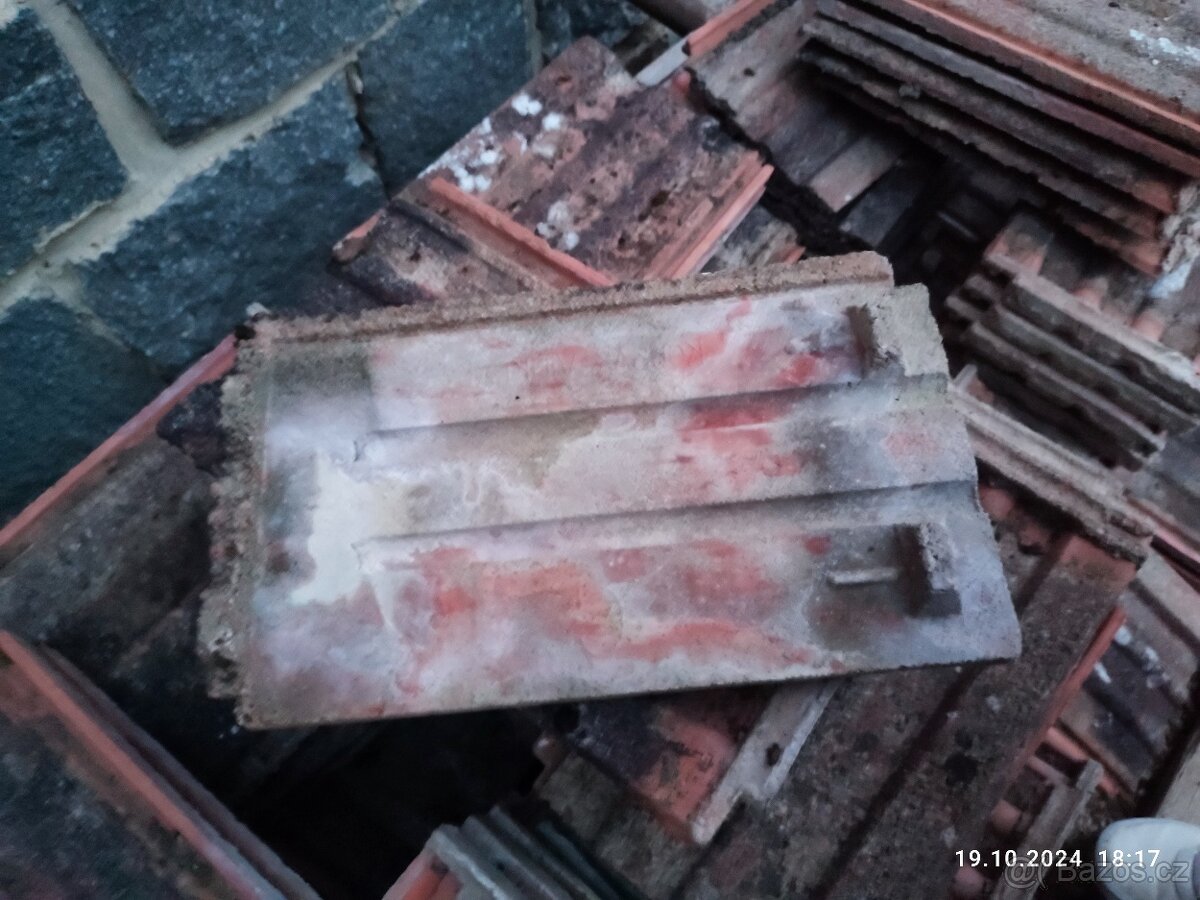 Použité betonové tašky 327 ks za odvoz