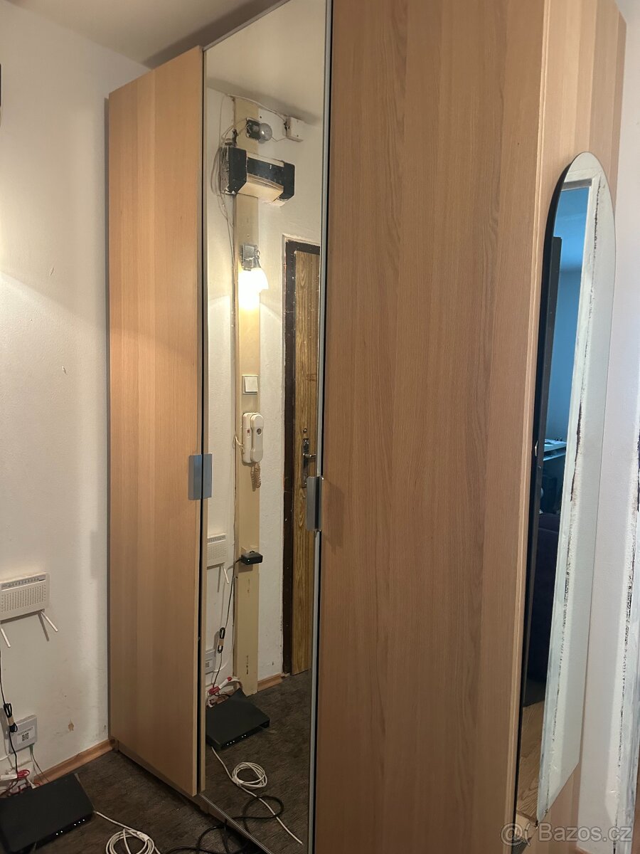 Šatní skříň Ikea