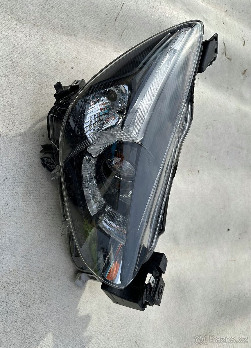 Mazda 2 DD, LED pravý přední světlomet