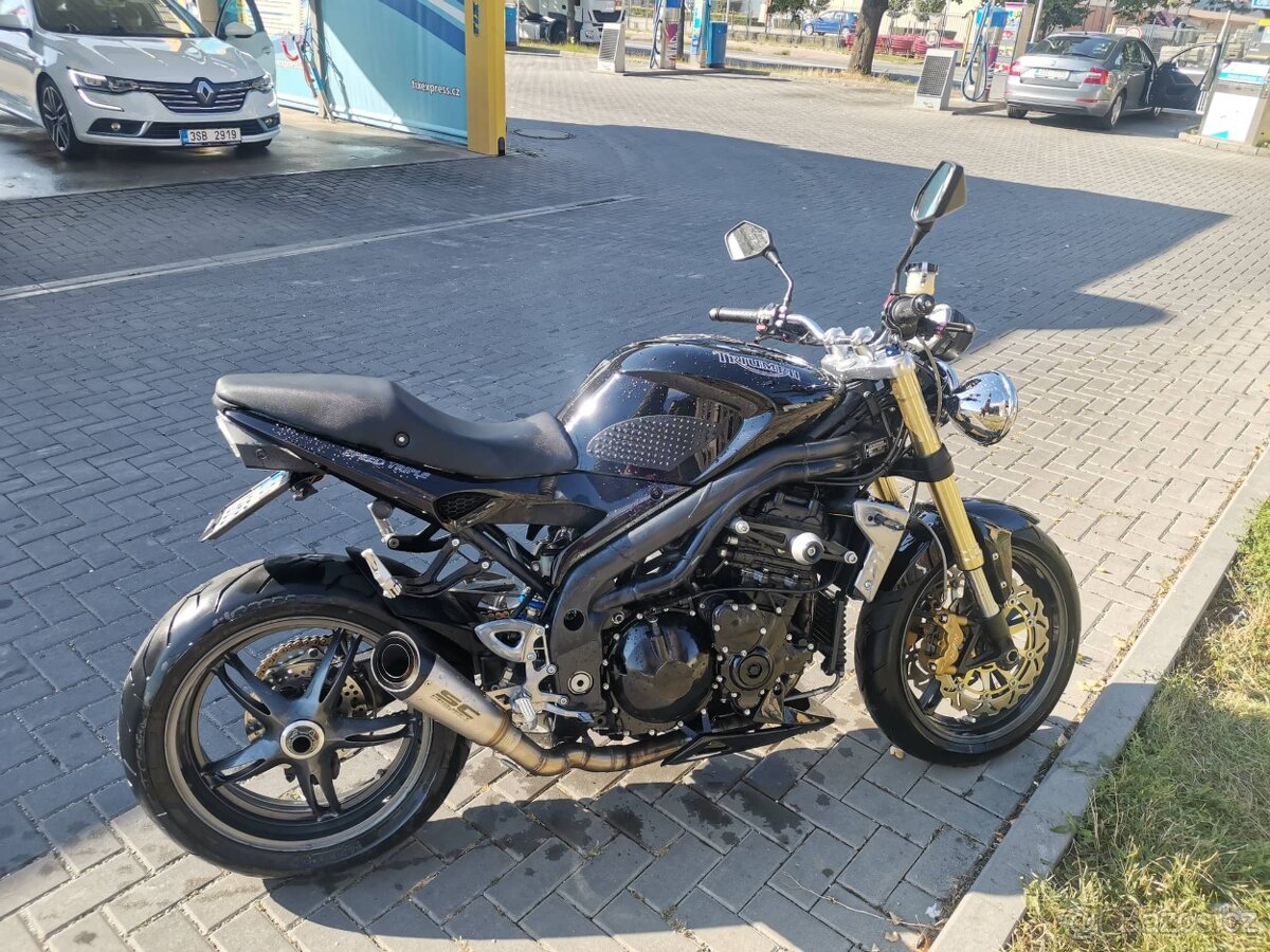 Triumph speed triple 1050, 95kw rv 2005.