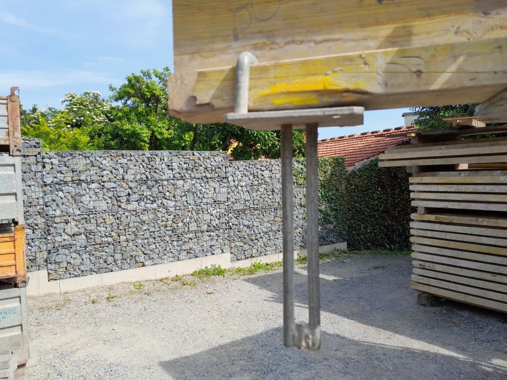 Přidržovací hlavice na nosník H20