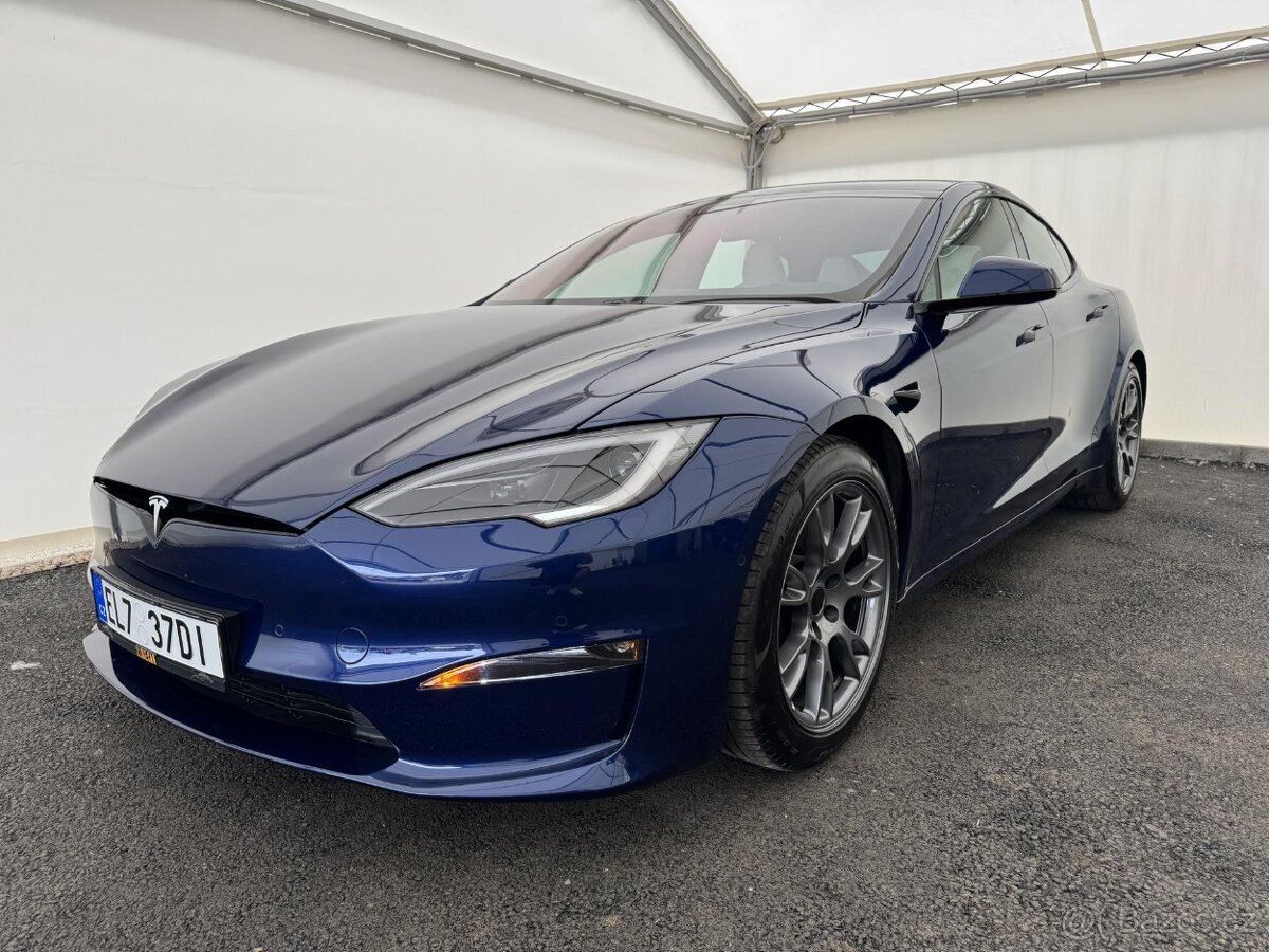 Tesla Model S, 500kw USA bily interiér