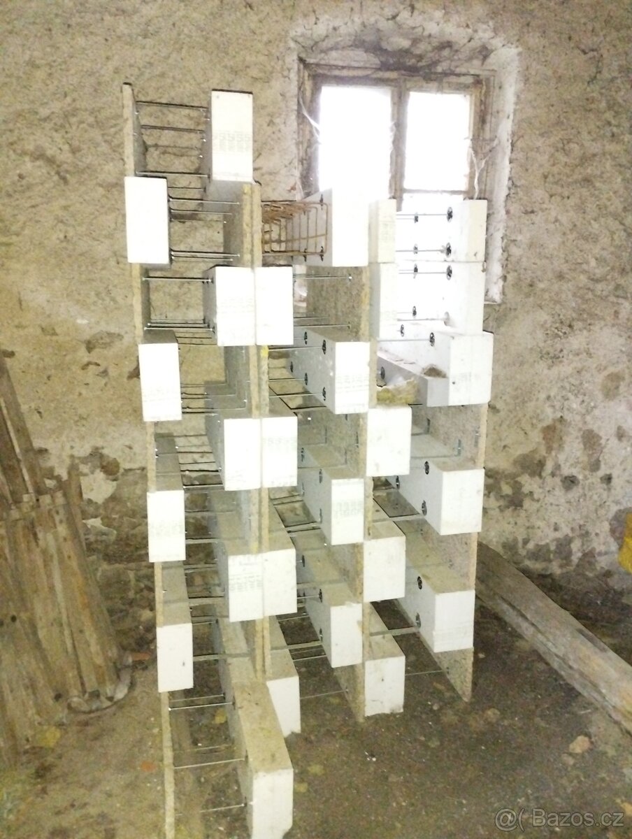Věncovky štěpkocementová s polystyrenem 23ks