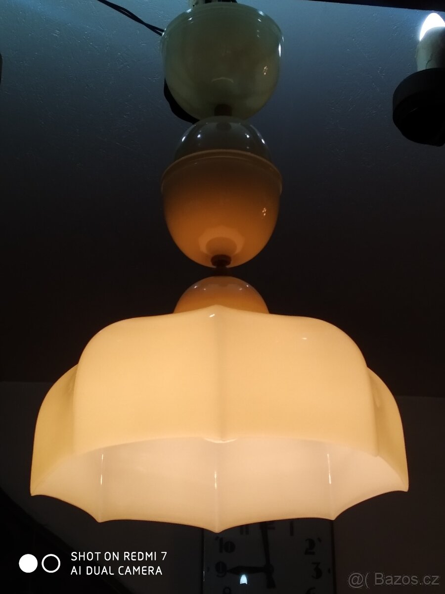 Stará starožitná skleněná Art Deco stahovačka lustr