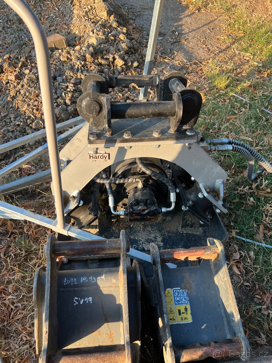 Hydraulická vibrační deska HARDY na bagr