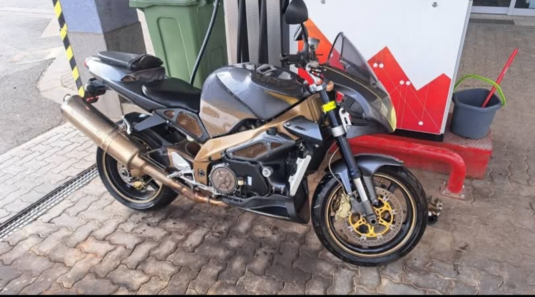 Aprilia Tuono 1000 R