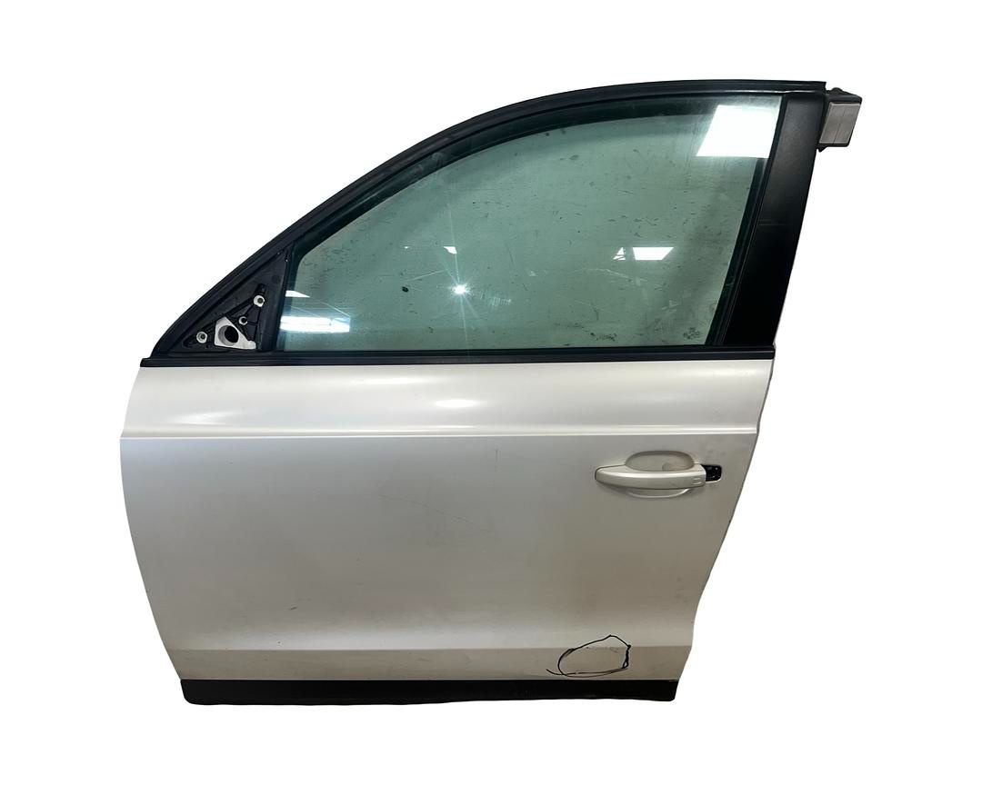 Levé přední dveře bílá LC9A / fólie Audi Q3 8U r.v. 2014