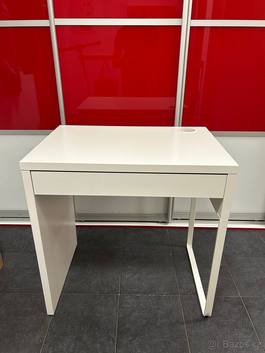 Micke psací stůl IKEA
