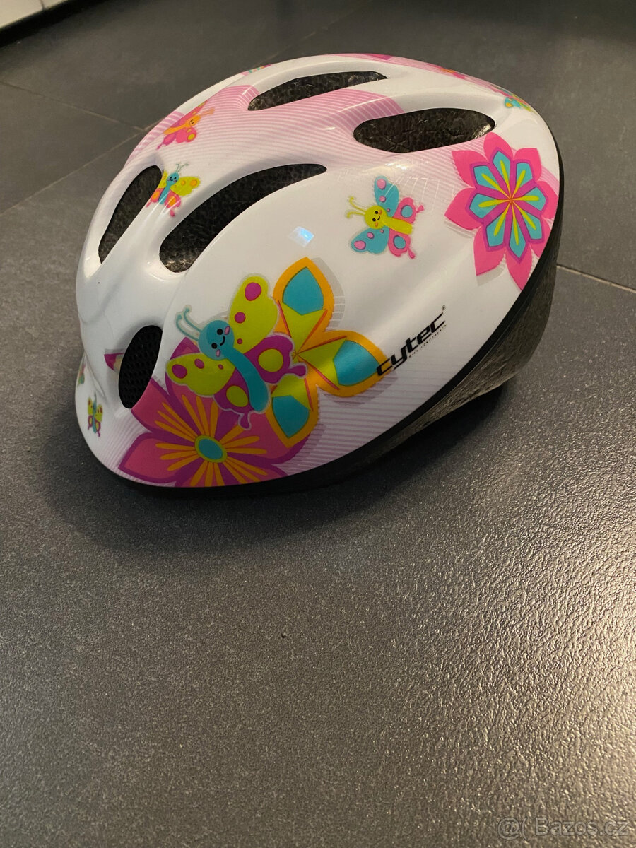 Dívčí cyklistická helma