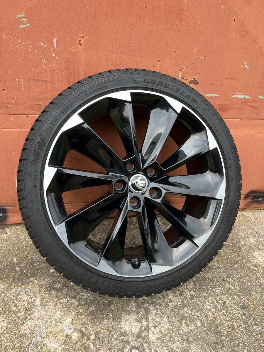 Škoda Superb R19 zimní sada Supernova