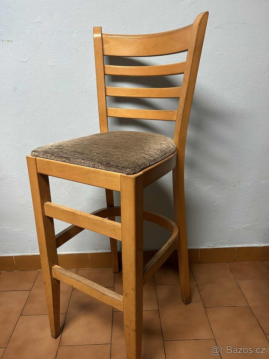 Barové židle zn. TON - kvalitní, masivní dřevo, čalouněné