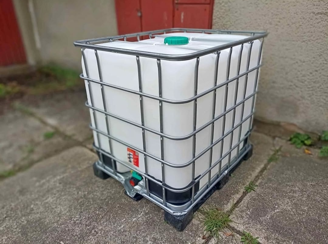 Nádrž na vodu - kontejner o objemu 1000L.