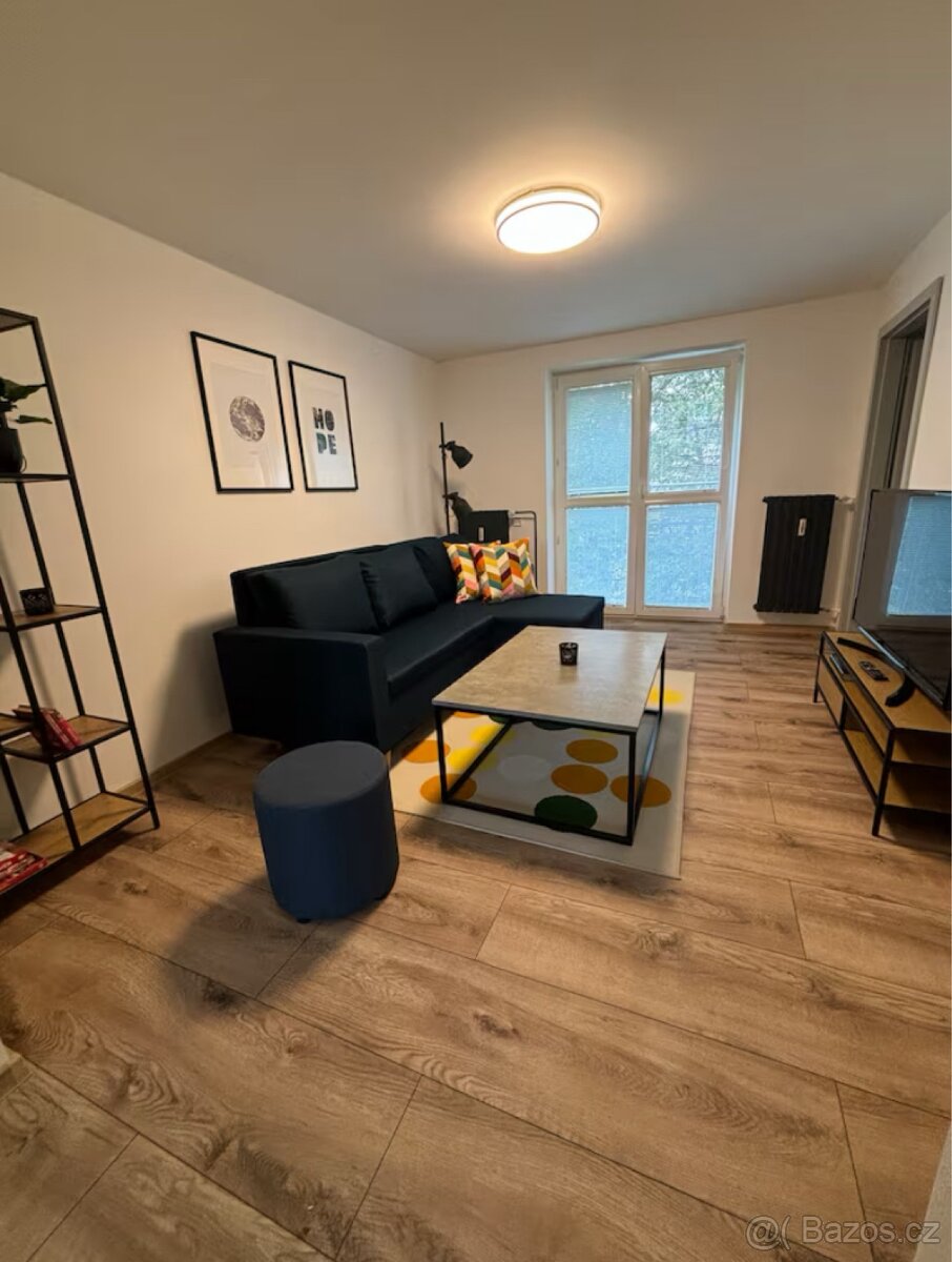 🏡 Pronájem plně zařízeného 1+kk bytu – Ostrava, Slezská