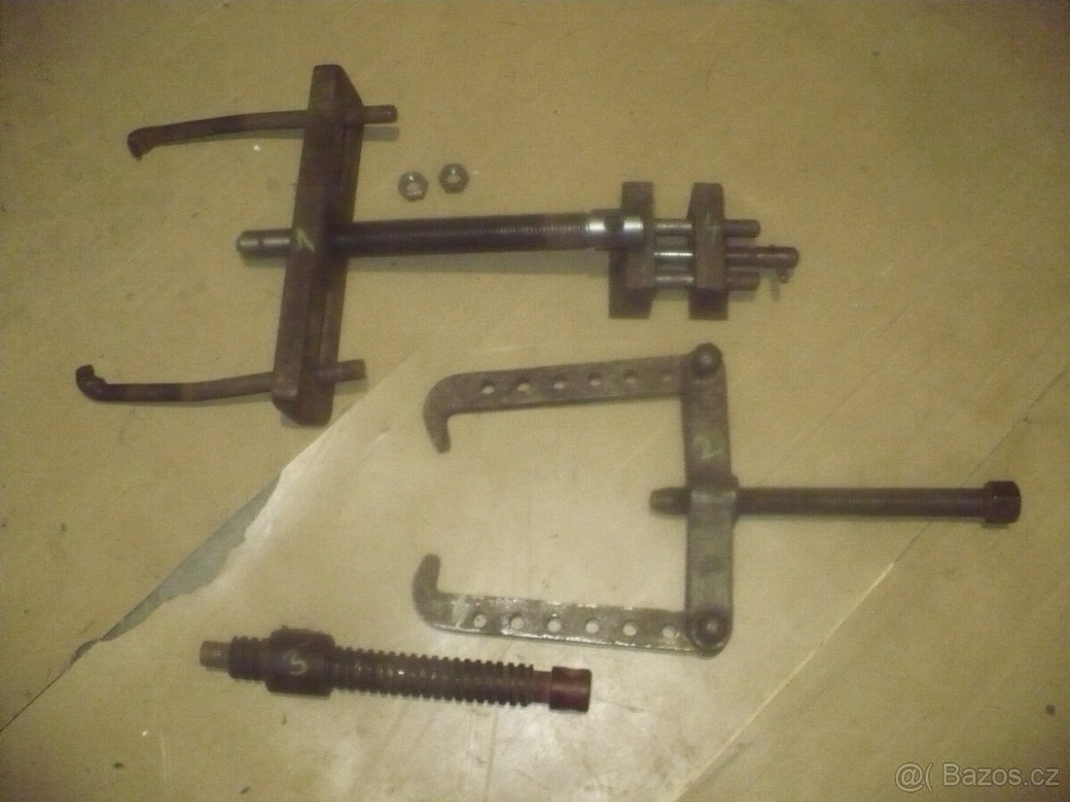 stahovák dvouramenný, strojní svěrák