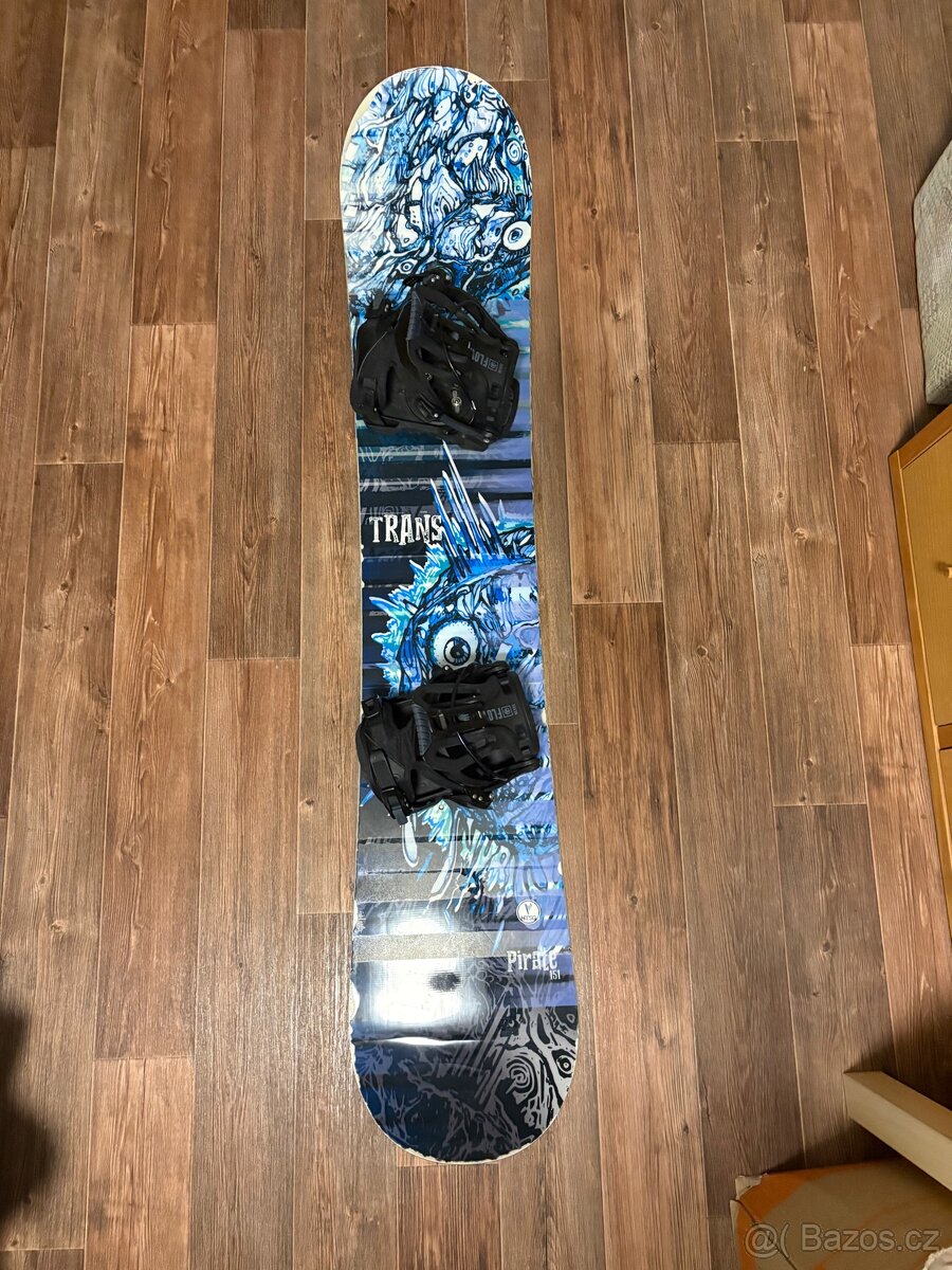 Snowboard TRANS Pirate + vázání Nexus FLOW