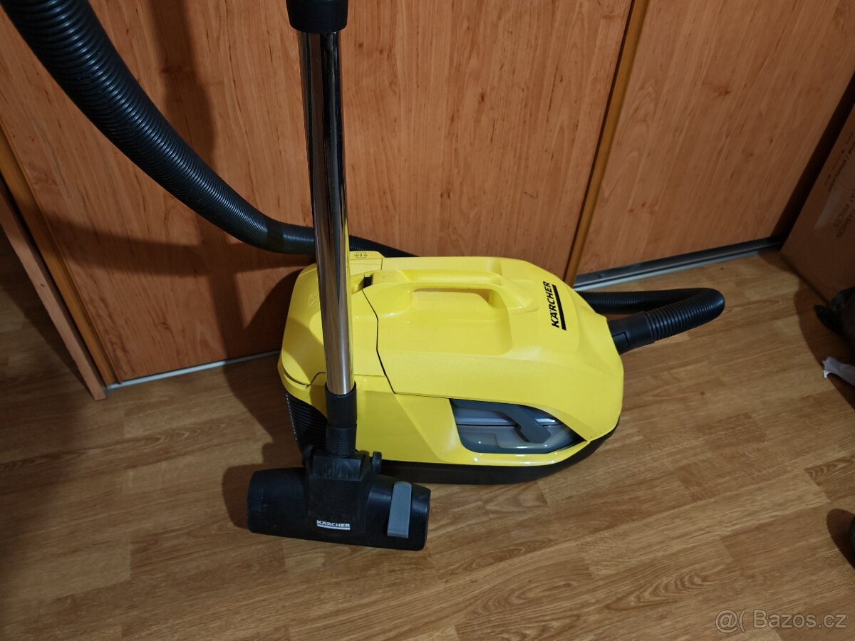 Kärcher DS6 Bezsáčkový vysavač s vodním filtrem