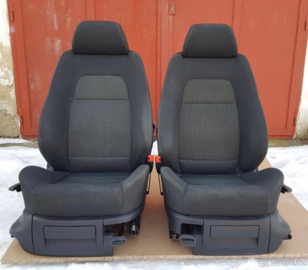 Prodám přední černá Sportline sedadla na Škoda Fabia 1