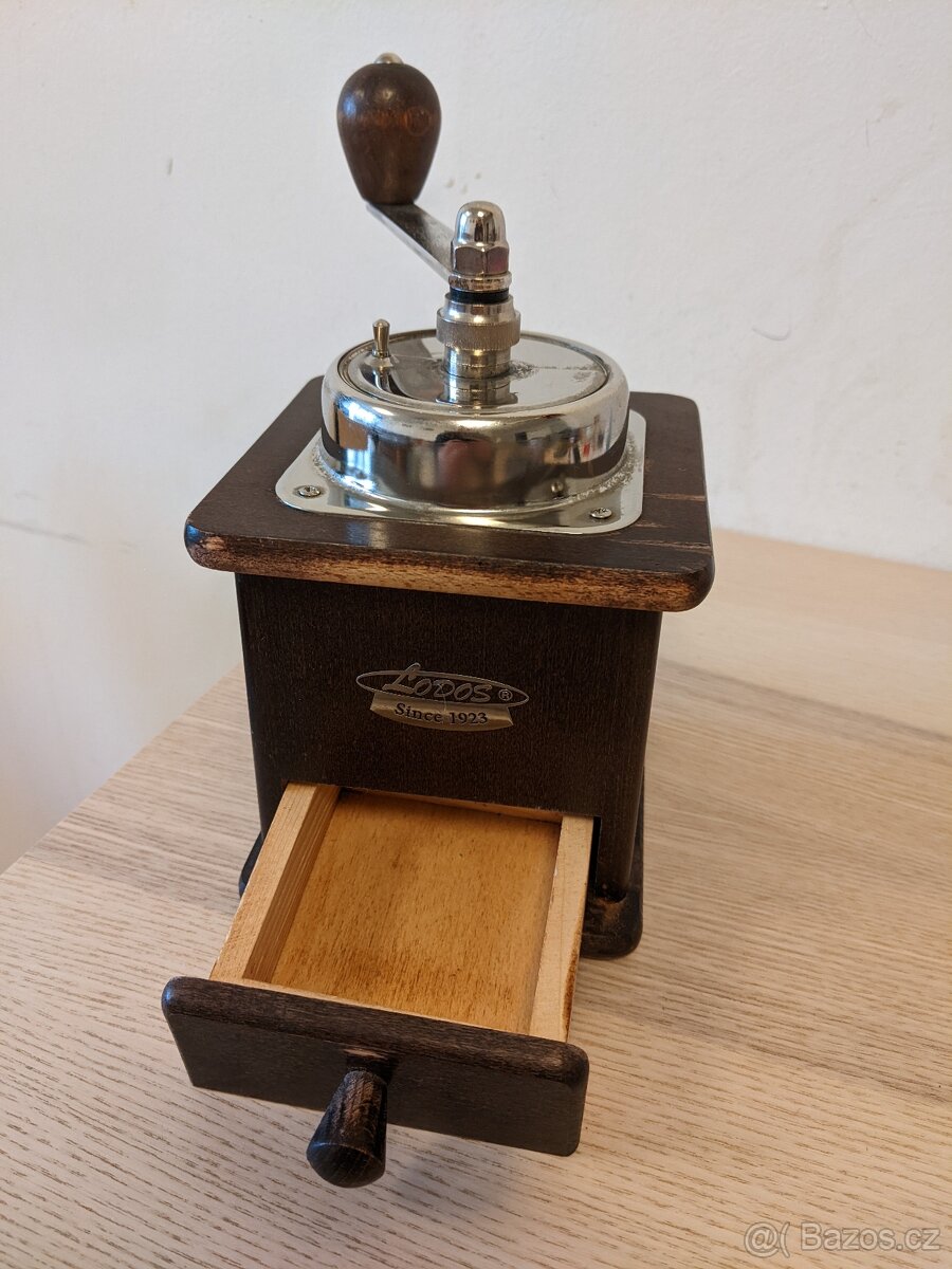 Mlýnek na kávu Lodos