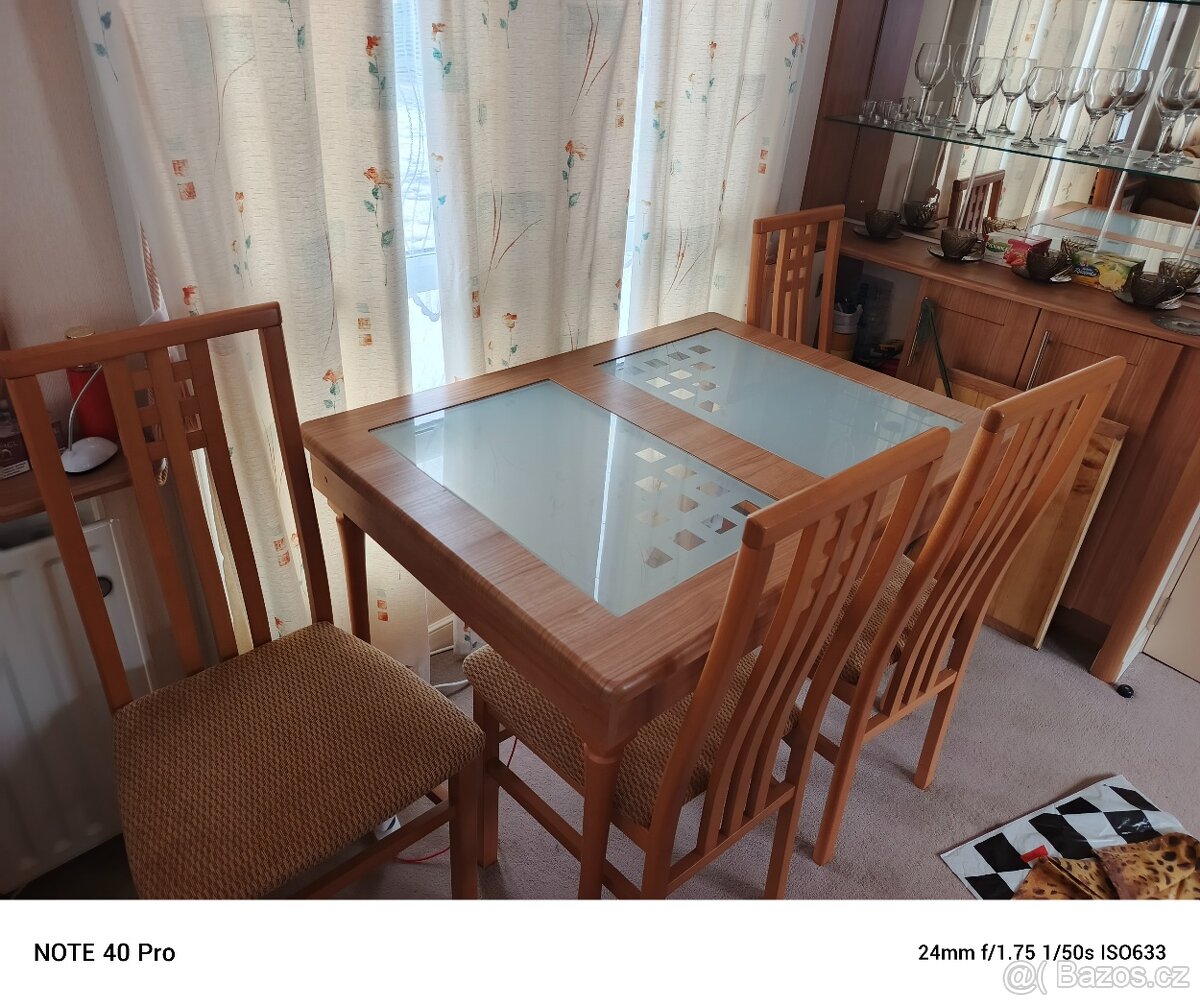 Stůl se 4 židlemi