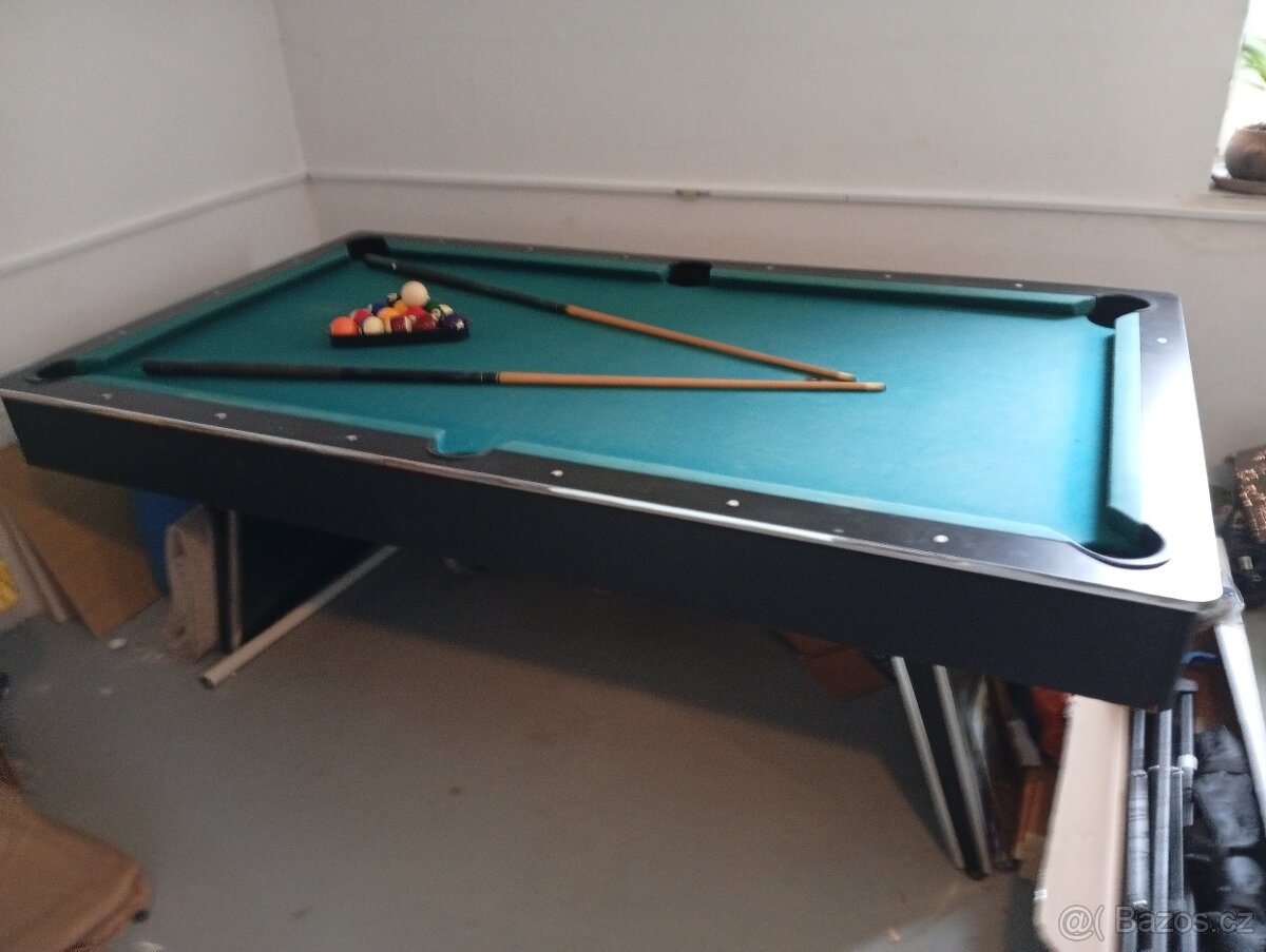 Kulečníkový stůl