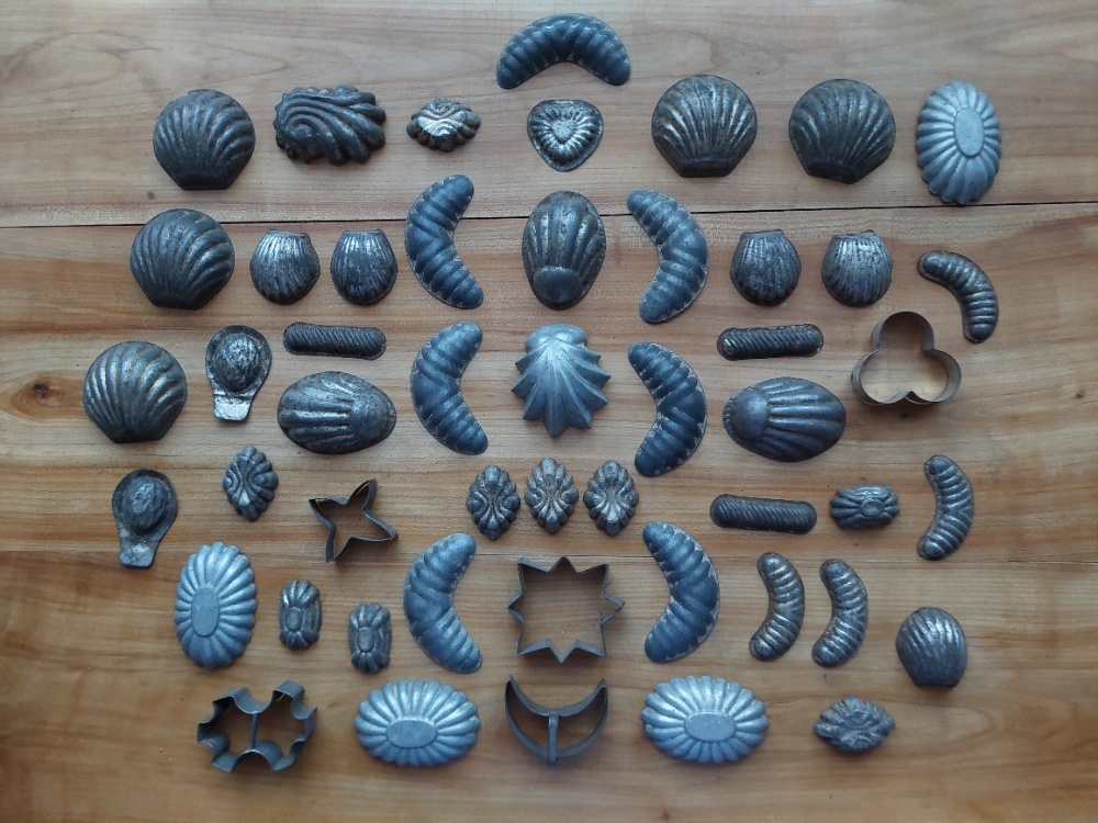 Stará secesní vykrajovátka na sušenky a formičky na cukroví