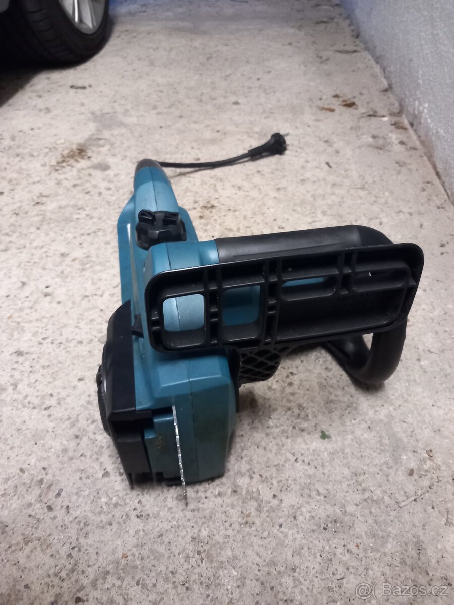 Elektricka retezova pila Makita