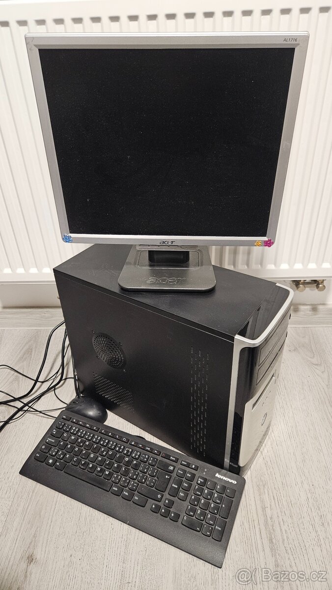 Kancelářský PC s monitorem
