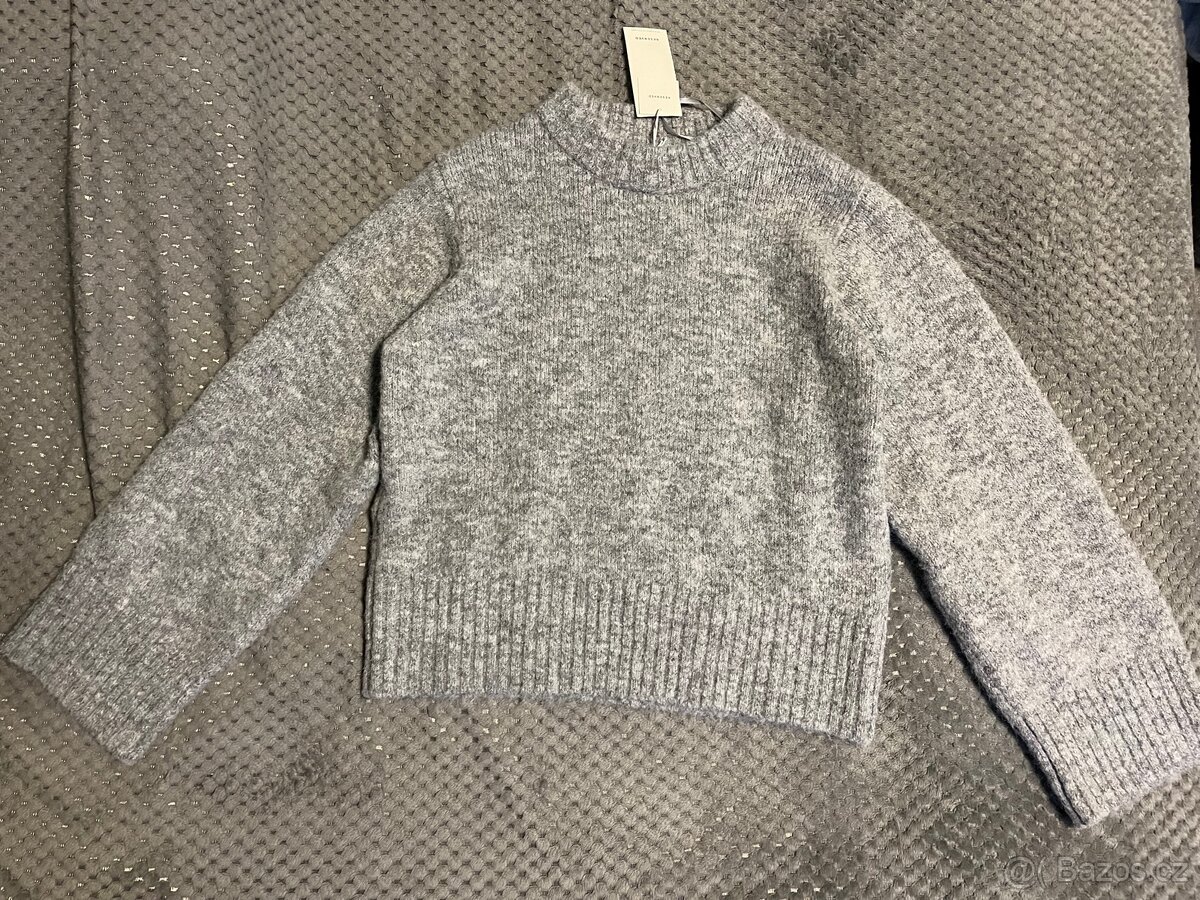 Dámský svetr RESERVED nový v. XS. Vypadá jak S. Osobní odběr