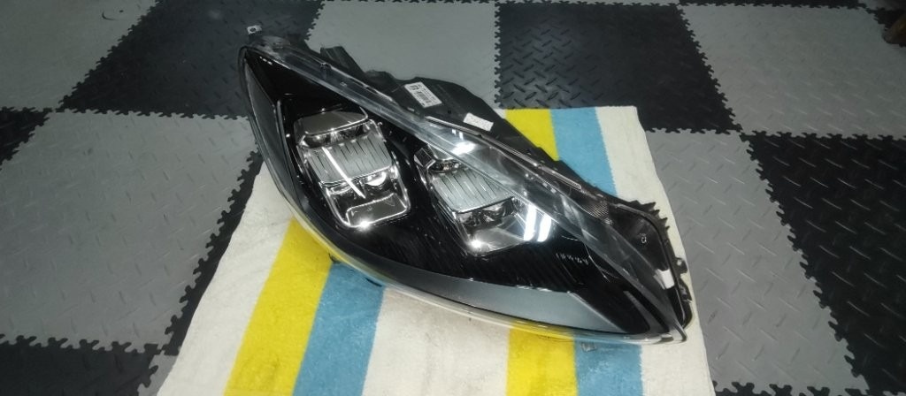 Ford Kuga III 3 MK3 DFK 2019 - 2024 - Prave predne svetlo