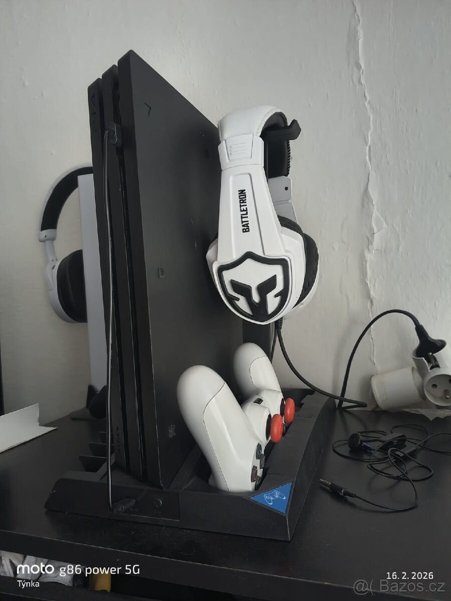 Playstation 4 pro plus příslušenství