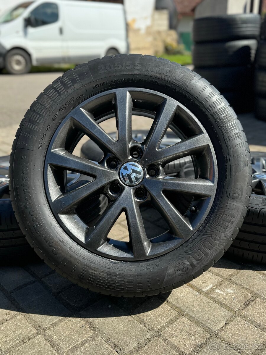ORIGINÁL Alu Volkswagen R16, 5x112 - TOP STAV, LETNÍ PNEU