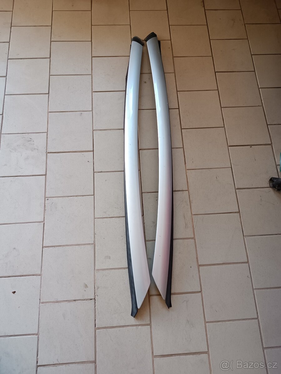 Krycí lišta sloupku Citroen C4 Picasso