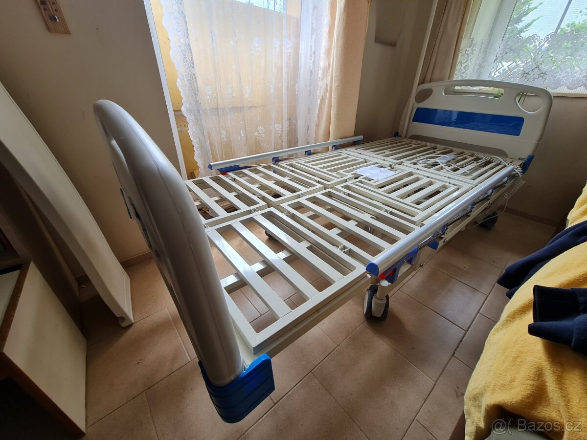 Elektrická polohovací postel Multibed s toaletou a matrací