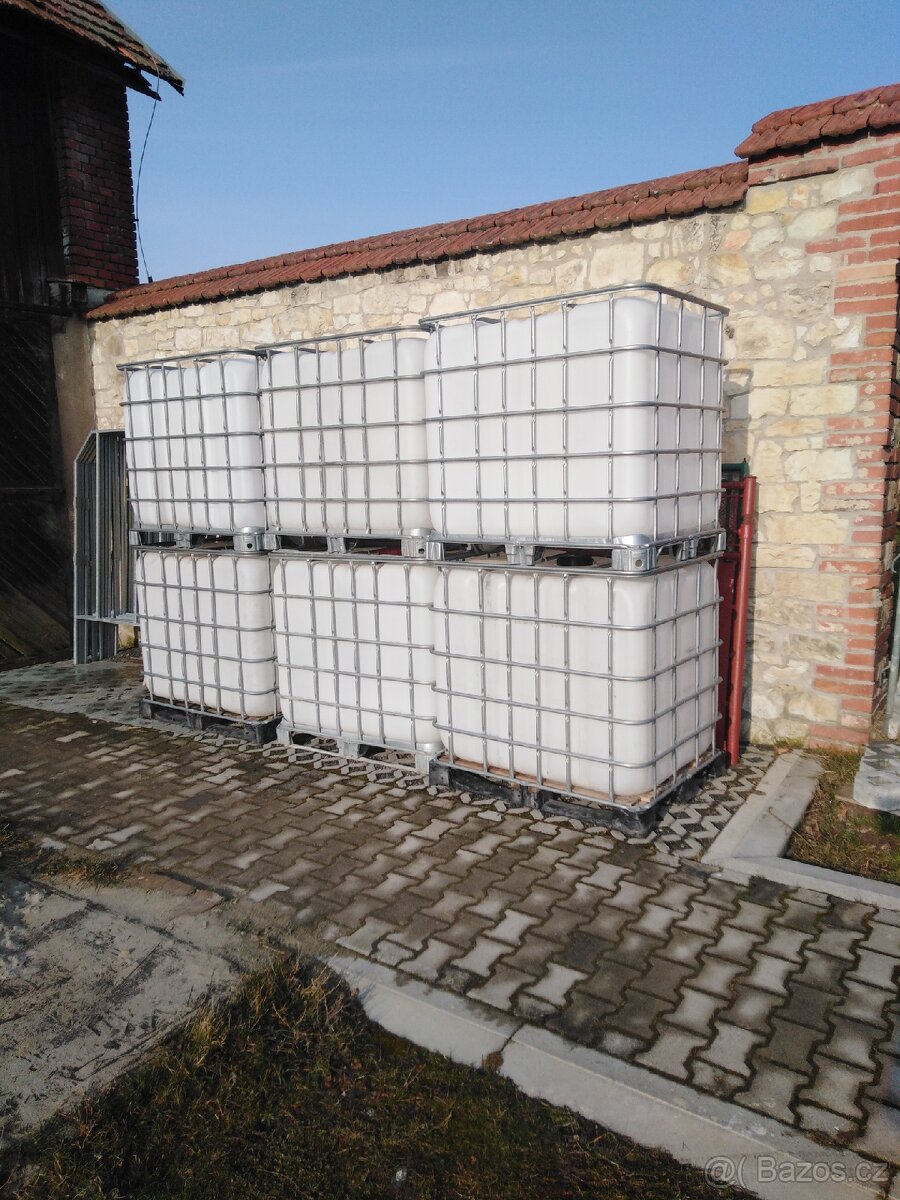 Nádrž 1000l
