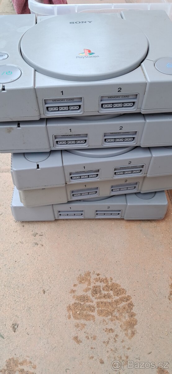 Konsole Sony Playstation 1 5 kusů určeno k opravě