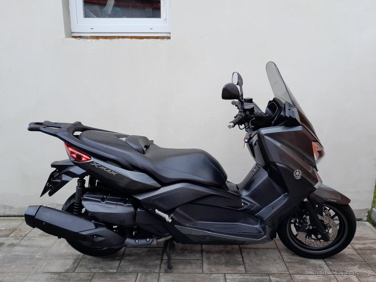 Yamaha Xmax 400, 2016, moc pěkný stav, po TK