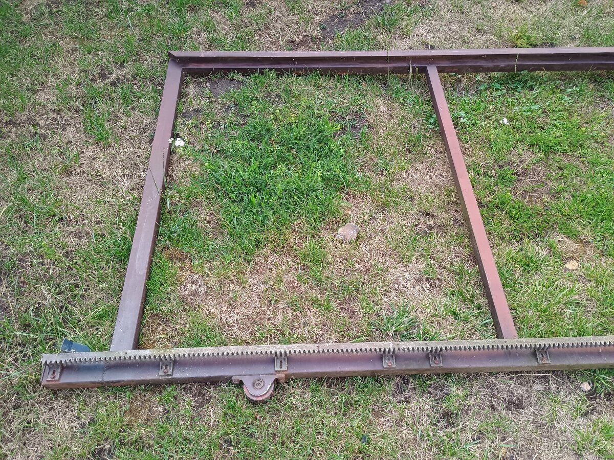 Pojezdová brána 3,25m
