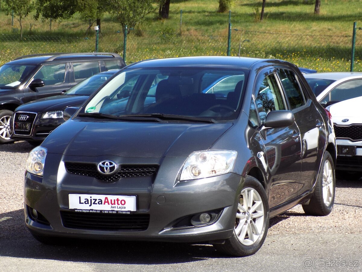 Toyota Auris 1.6 VVT-i 1.majitel, serviska, závěs