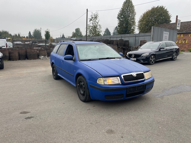Škoda Octavia combi I na NÁHRADNÍ DÍLY
