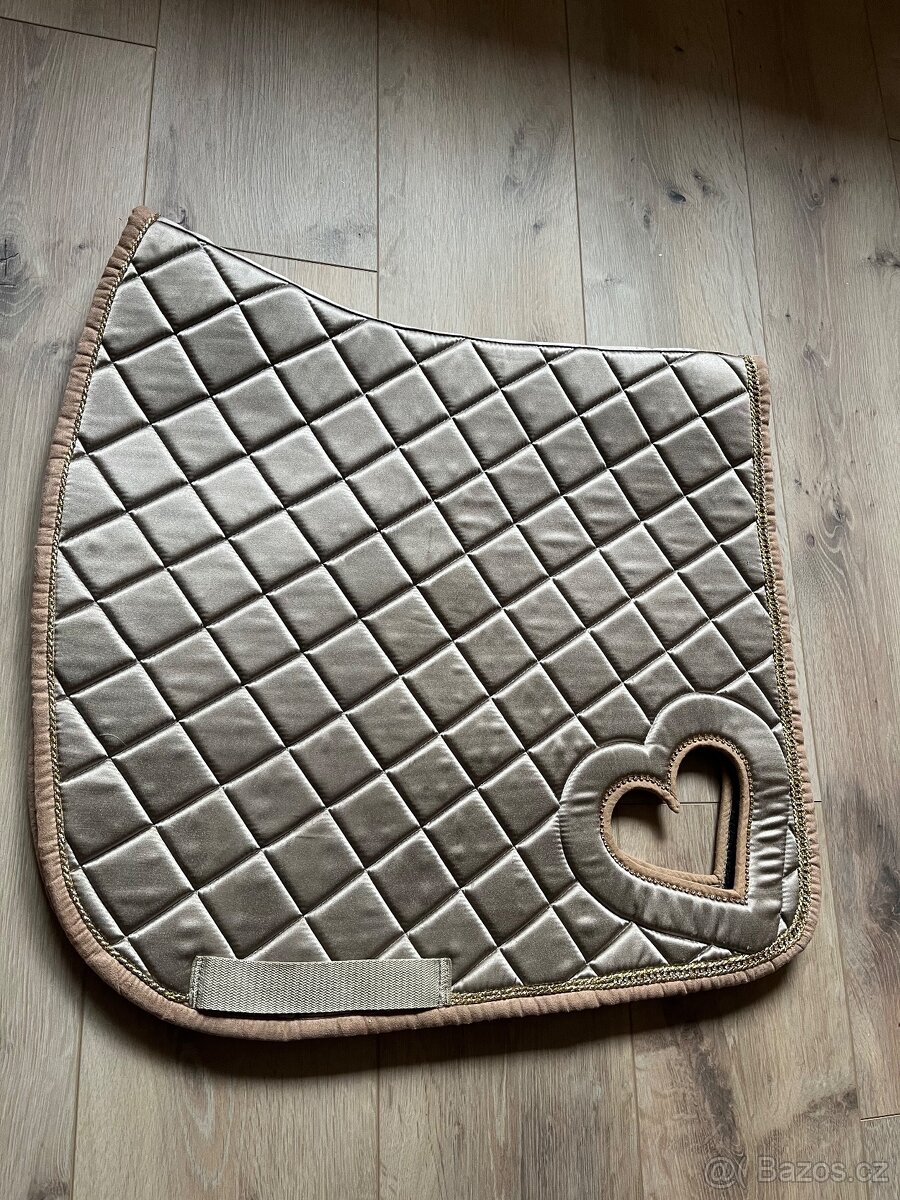 Drezurní podsedlovka Apač