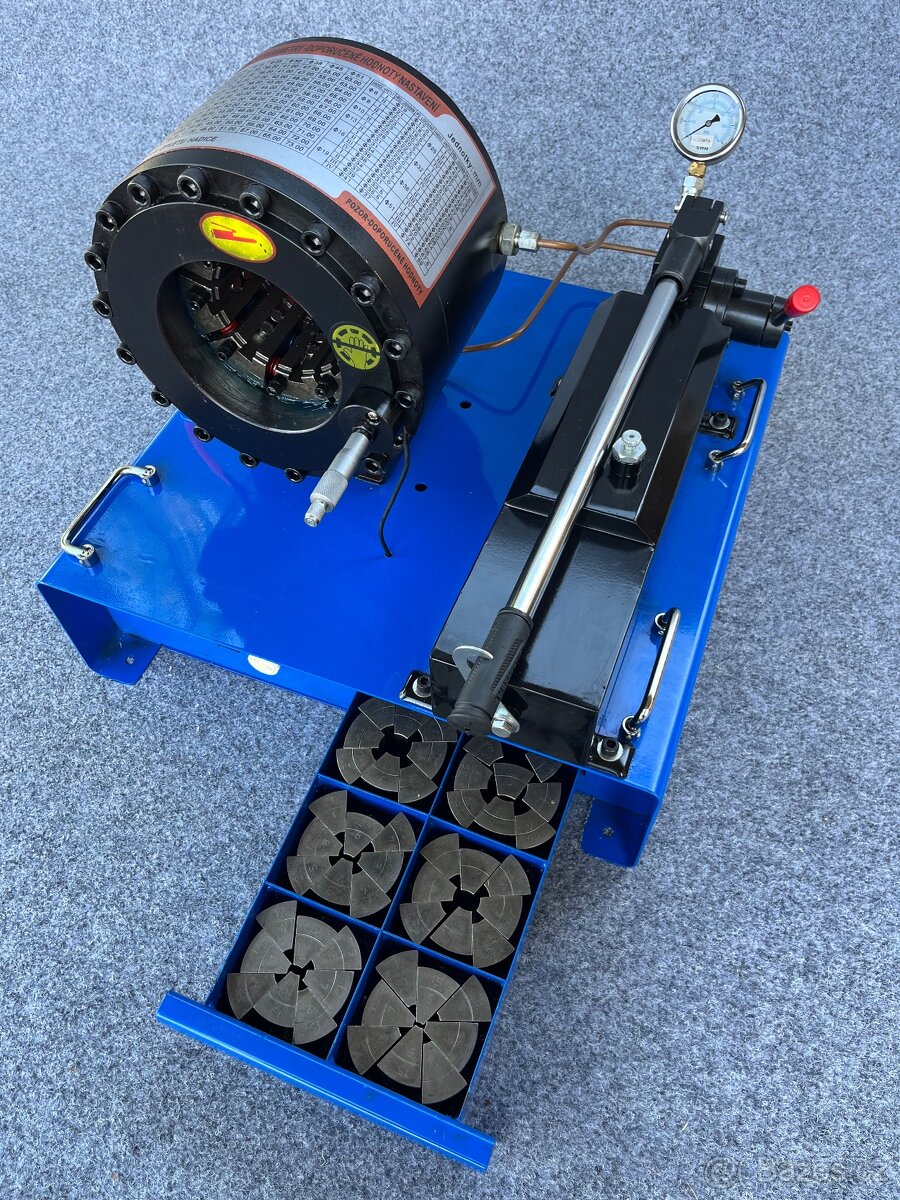 Ruční lis na hydraulické hadice