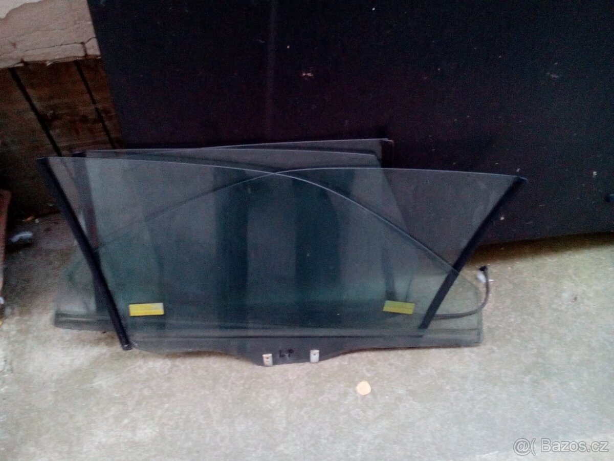 boční okna mitsubishi galant pětidvéřový rv.92
