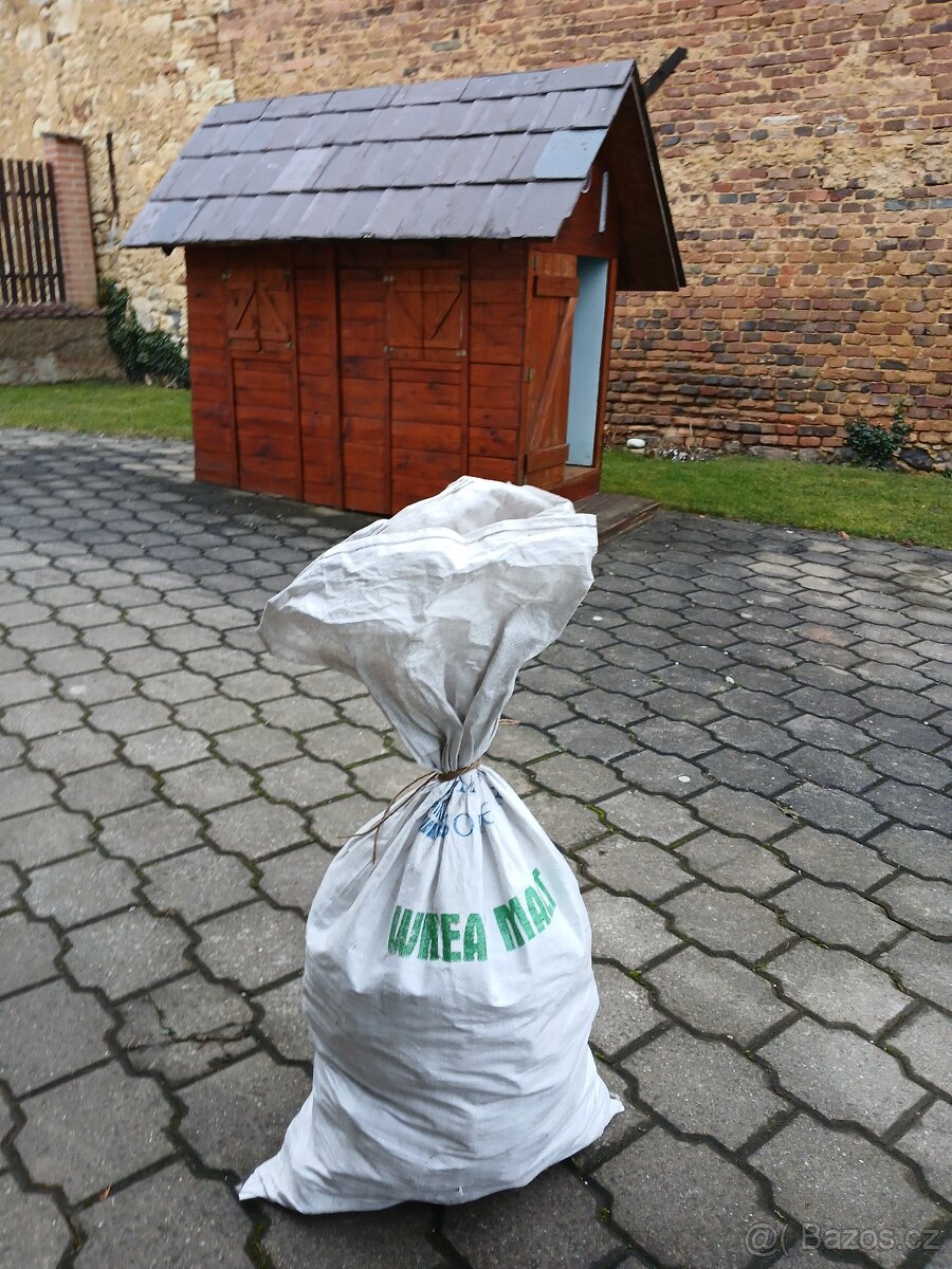 UHELNÉ BRIKETY V PYTLI; VÁHA 30 KG