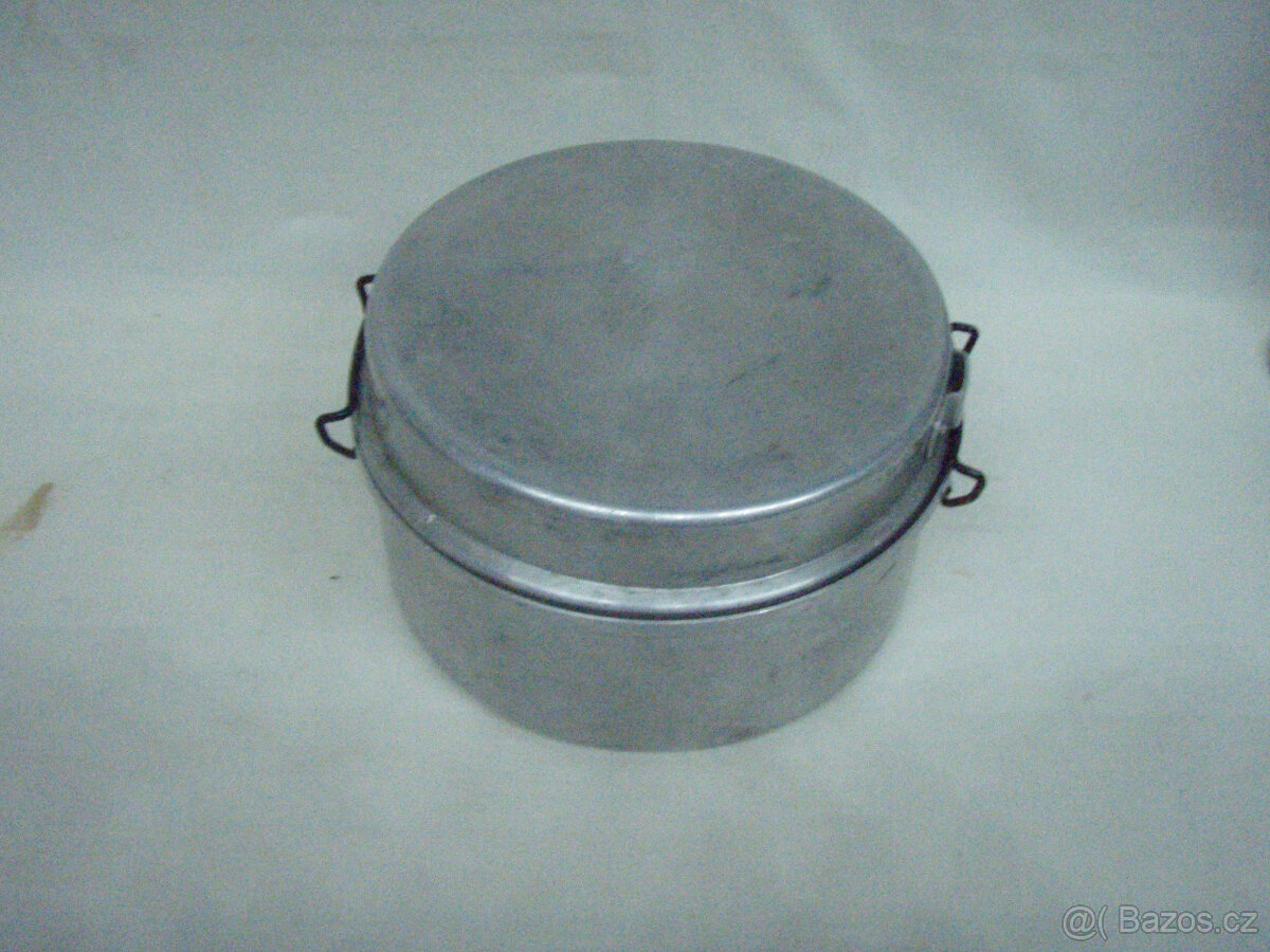 SKLÁDACÍ KEMPINGOVÁ SADA HRNCŮ - 7 v 1