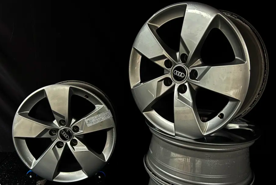Zánovní originální alu kola Audi 5x112 r17