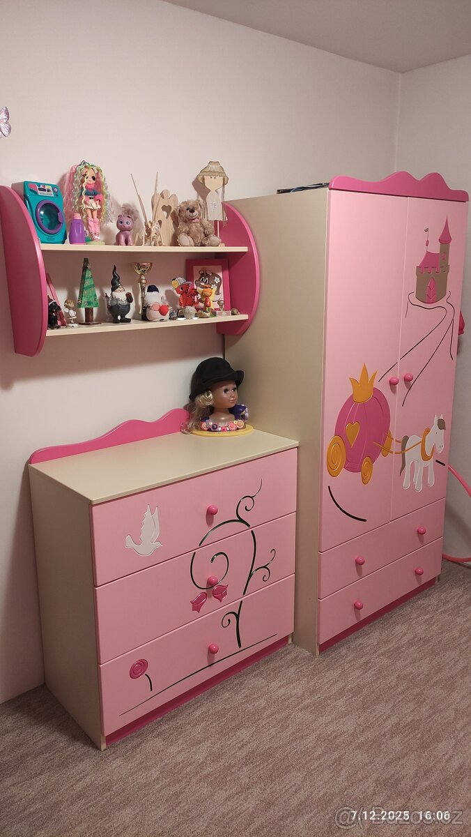 Dětský dívčí nábytek