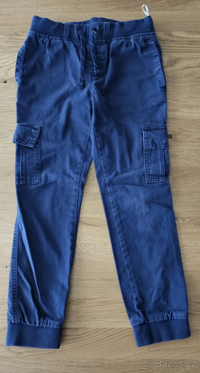 Bavlněné chlapecké kalhoty s bočními kapsami C&A, vel. 128