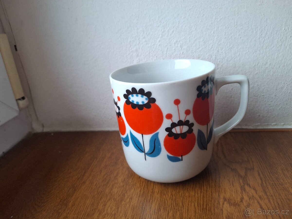 Sběratelský hrnek s otukem.