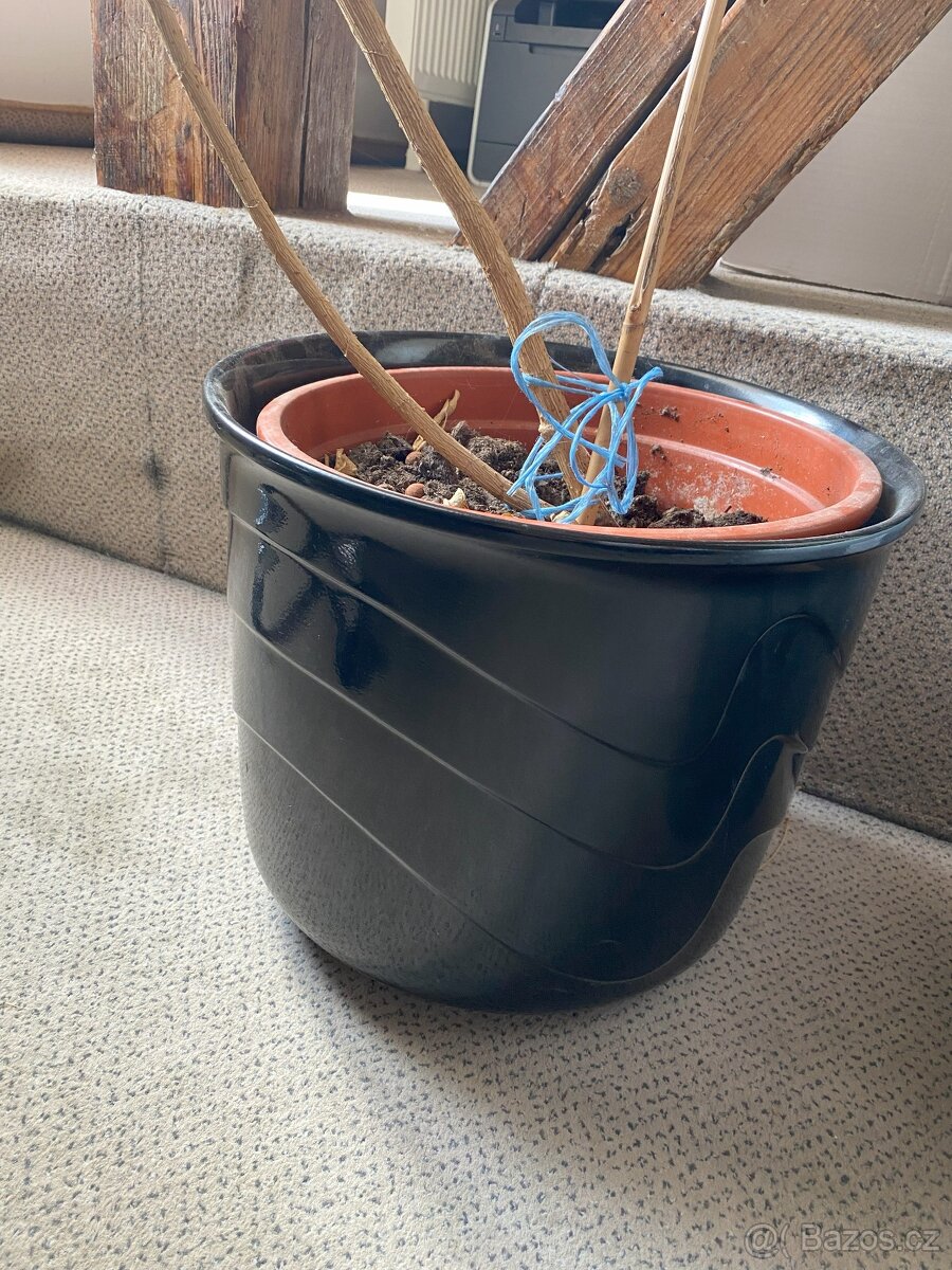 Květináč černý velký průměr 35 cm