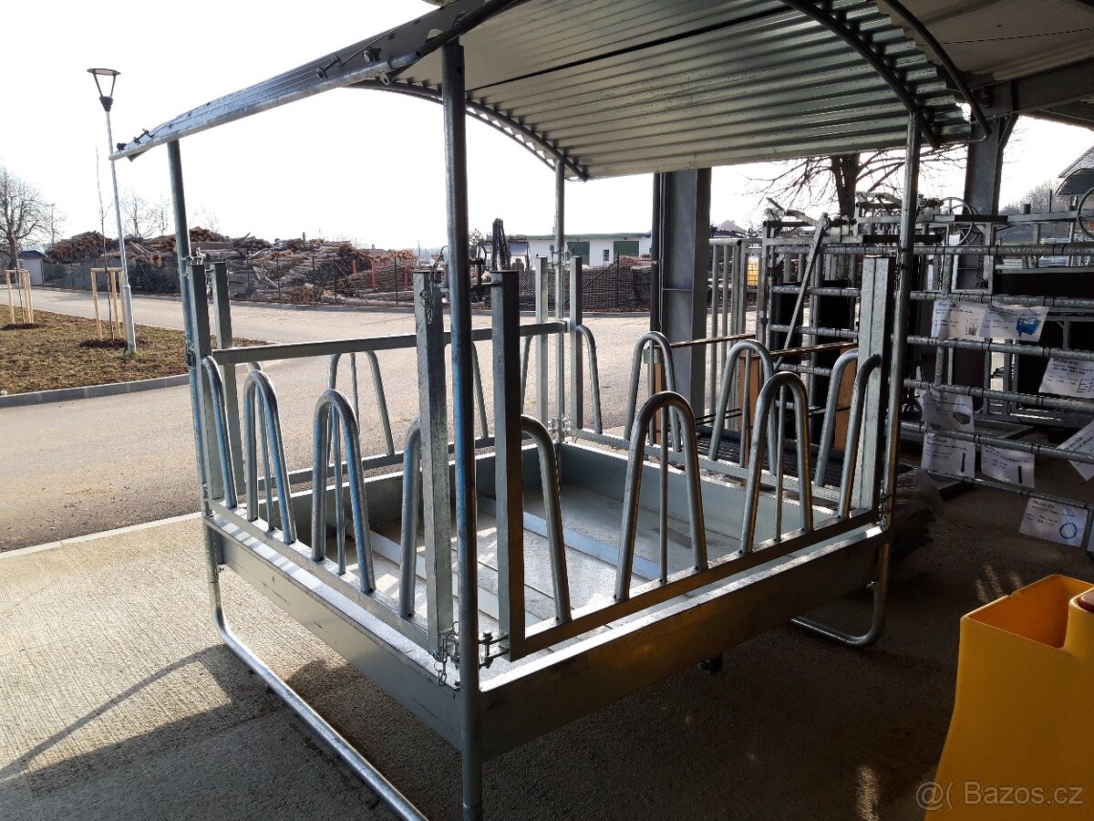 Příkrmiště čtyřhranné